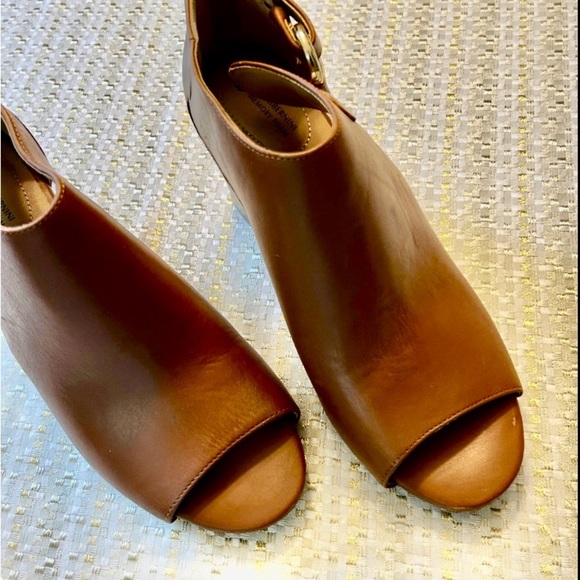 Giani Bernini Brown Peep-Toe Gold Buckle Horse Bit Block Heel Shooties size 8.5 - Picture 5 of 15